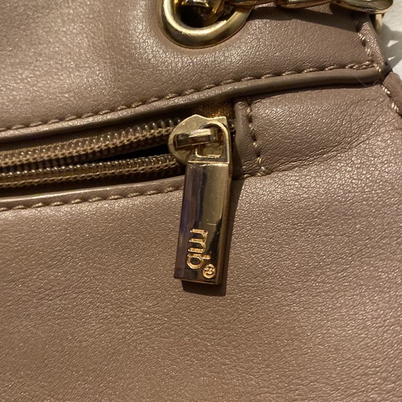 Melie Bianco vegan and cruelty free bag. Designed in USA - Picture 9 of 16